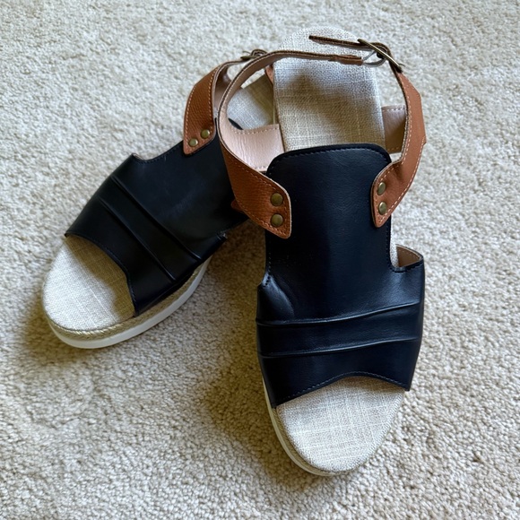 NEW Modern Wedge Sandals EU43/12US with Ankle Strap. ORIG. PKG. Black and Brown - Picture 4 of 5